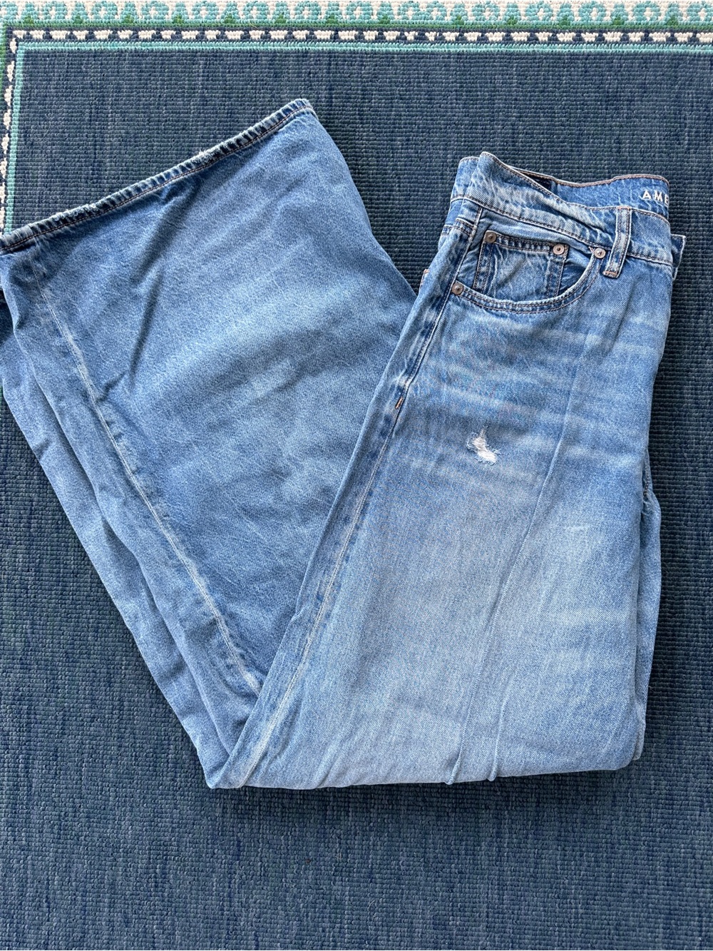 American Eagle Outfitters Ultra High Rise Ultra wide leg size 6 Long